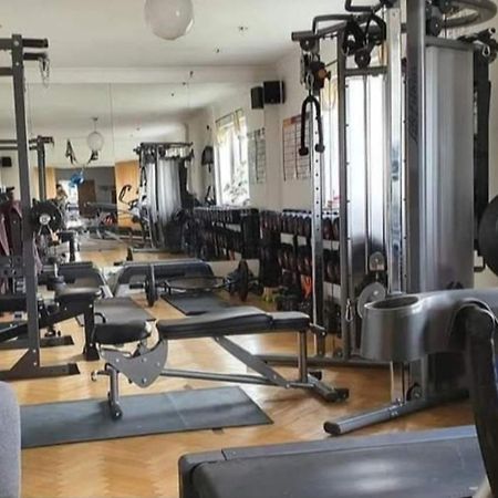 The Sleeping Dog Room At The Grumpy Schnauzer Bnb Huge Room, Luxe Suite, Private Hot Tub, Breakfast, Gym, Games Room, Farm Stay, Amazing 艾尔德里 外观 照片