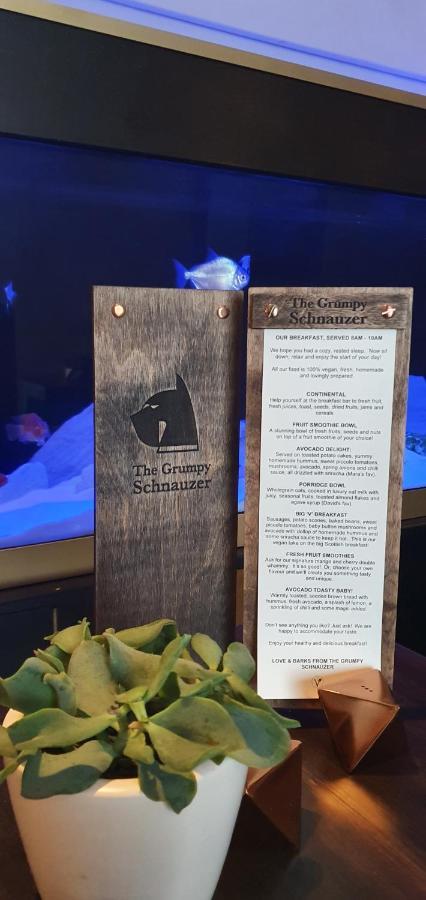 The Sleeping Dog Room At The Grumpy Schnauzer Bnb Huge Room, Luxe Suite, Private Hot Tub, Breakfast, Gym, Games Room, Farm Stay, Amazing 艾尔德里 外观 照片