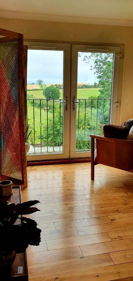 The Sleeping Dog Room At The Grumpy Schnauzer Bnb Huge Room, Luxe Suite, Private Hot Tub, Breakfast, Gym, Games Room, Farm Stay, Amazing 艾尔德里 外观 照片